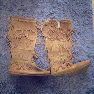 Minnetonka Five Layer Fringe Boots